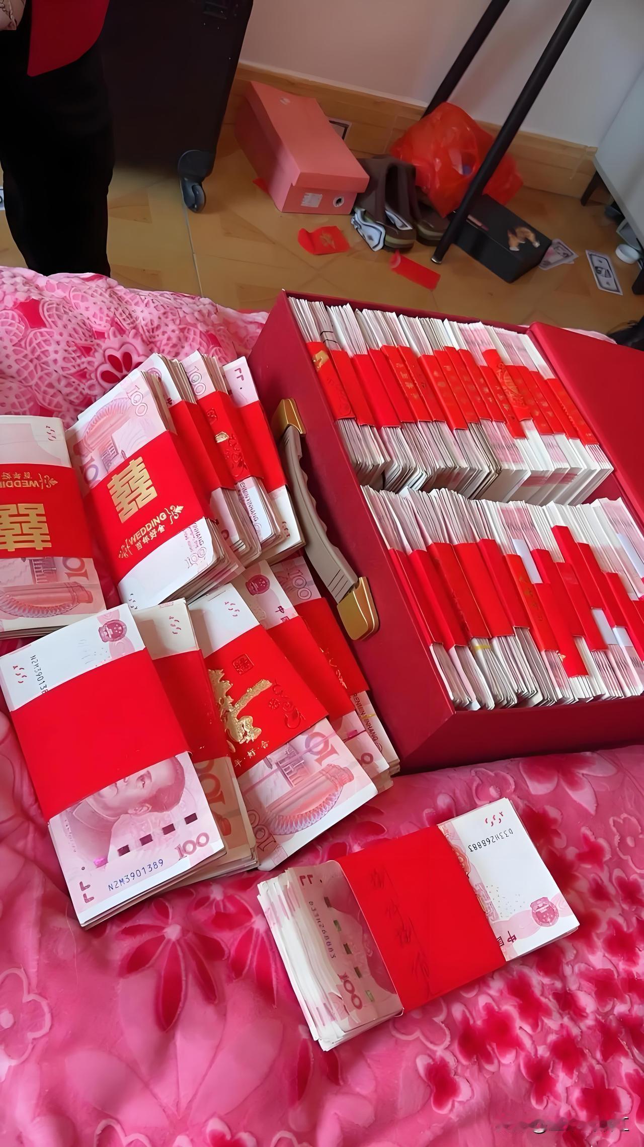 最近有人吐槽，说彩礼越来越高了，好多人都结不起婚了。
其实，彩礼是古代男人纳妾时