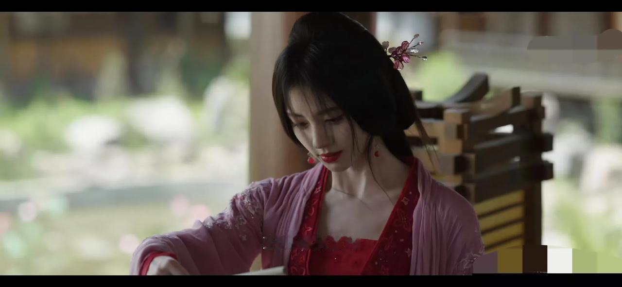 真的不明白，她为什么资源这么好，老是演女主，老是演一部废一部毁一部……浪费好剧本