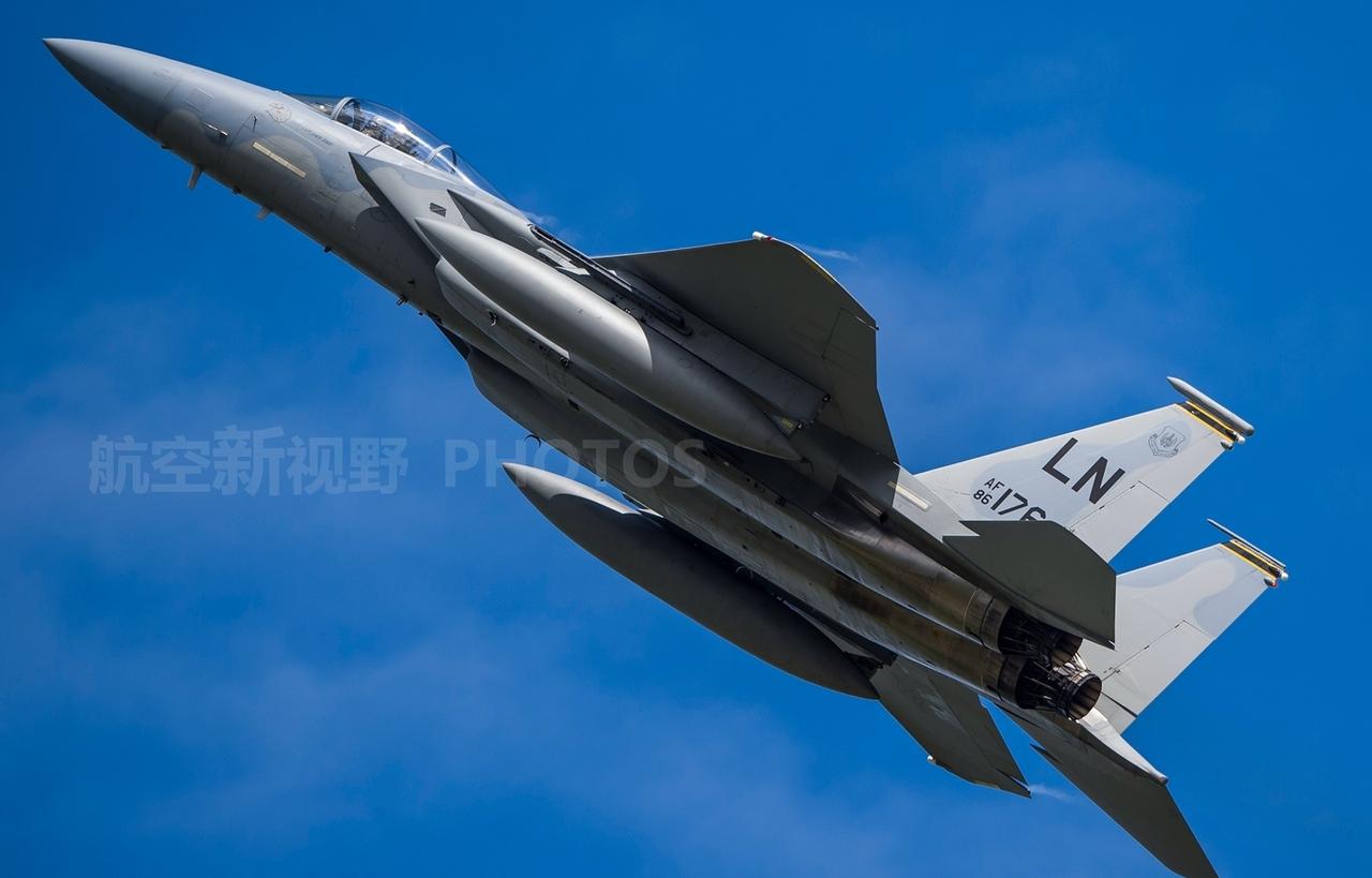 美国空军F-15C战斗机中后期改进型号的座舱，据说换装了AESA，座舱里增加了大