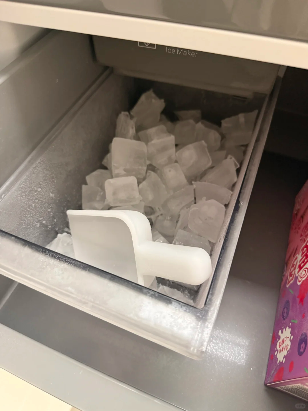 冰箱要不要买带制冰功能的 带制冰功能的冰箱比同配置基础款贵了快三千块。楼下便利店