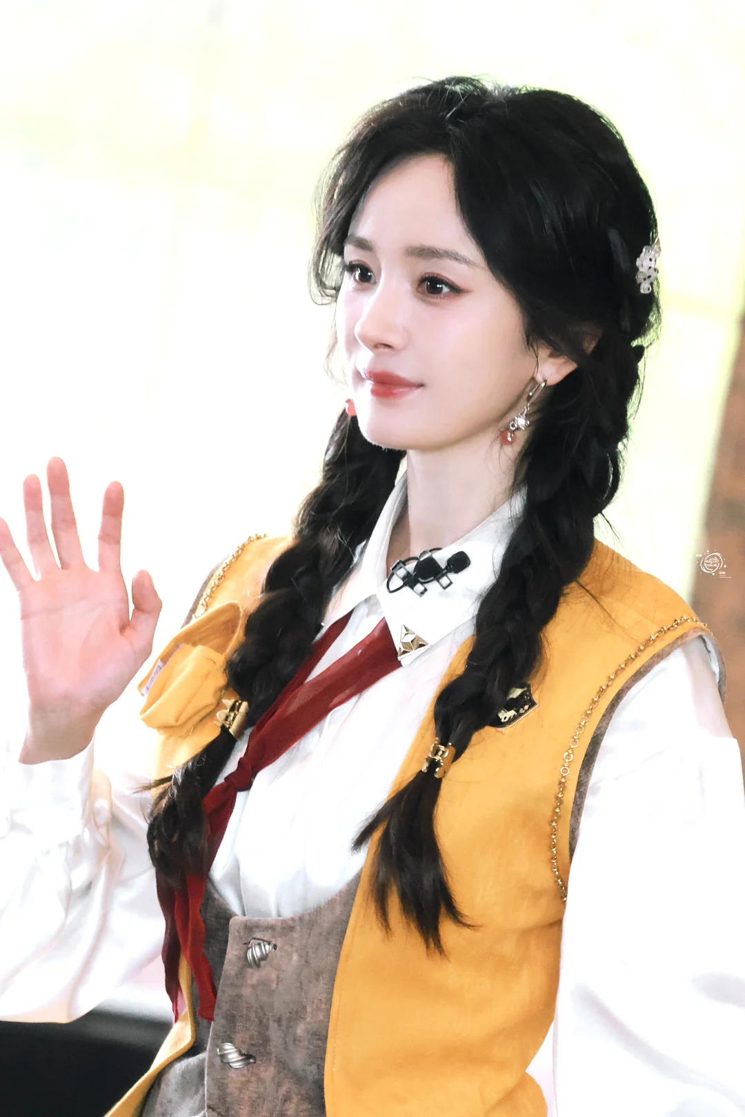 杨幂蜜桃上班咯