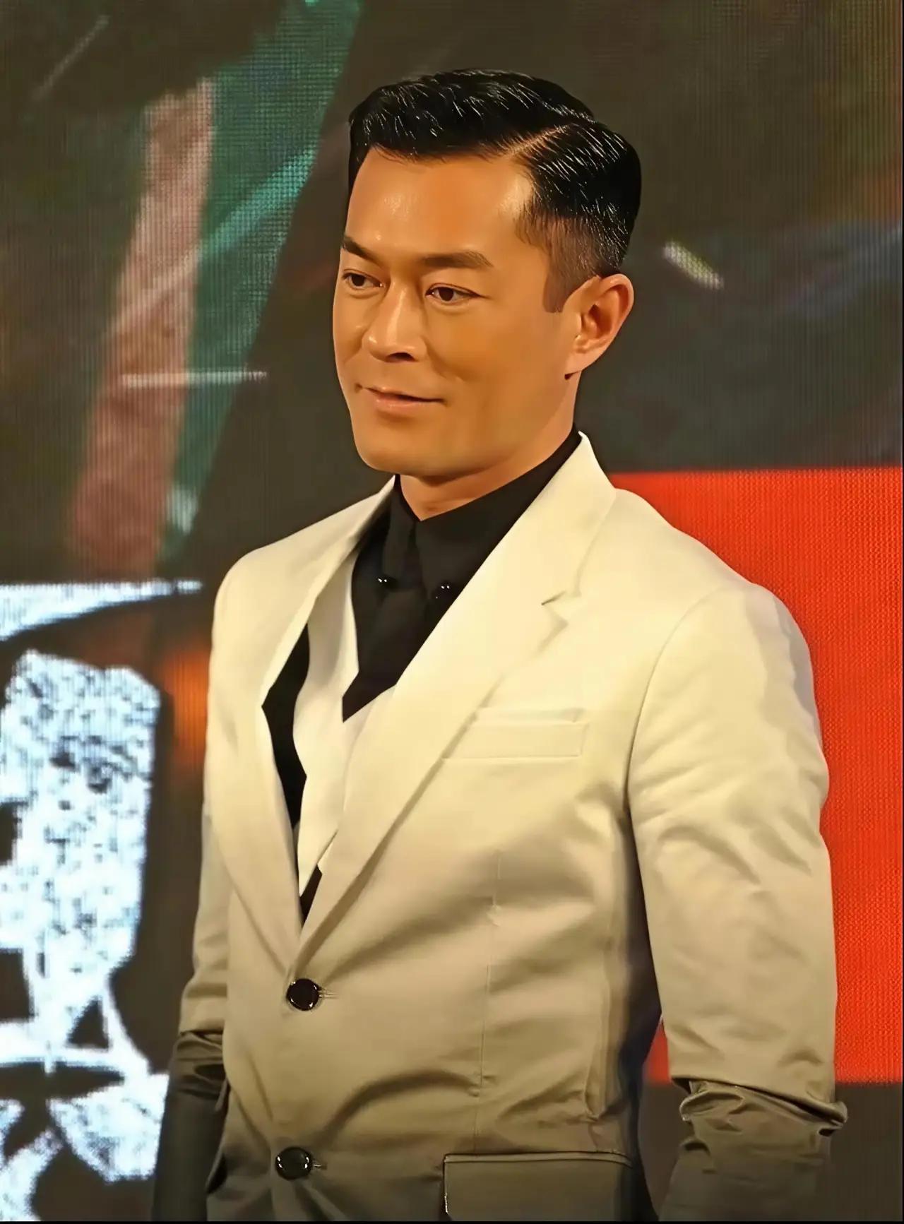 古天乐是实打实的真男人，虽然年轻时一犯了错，但后来彻底洗心革面，再也没有踏过底线