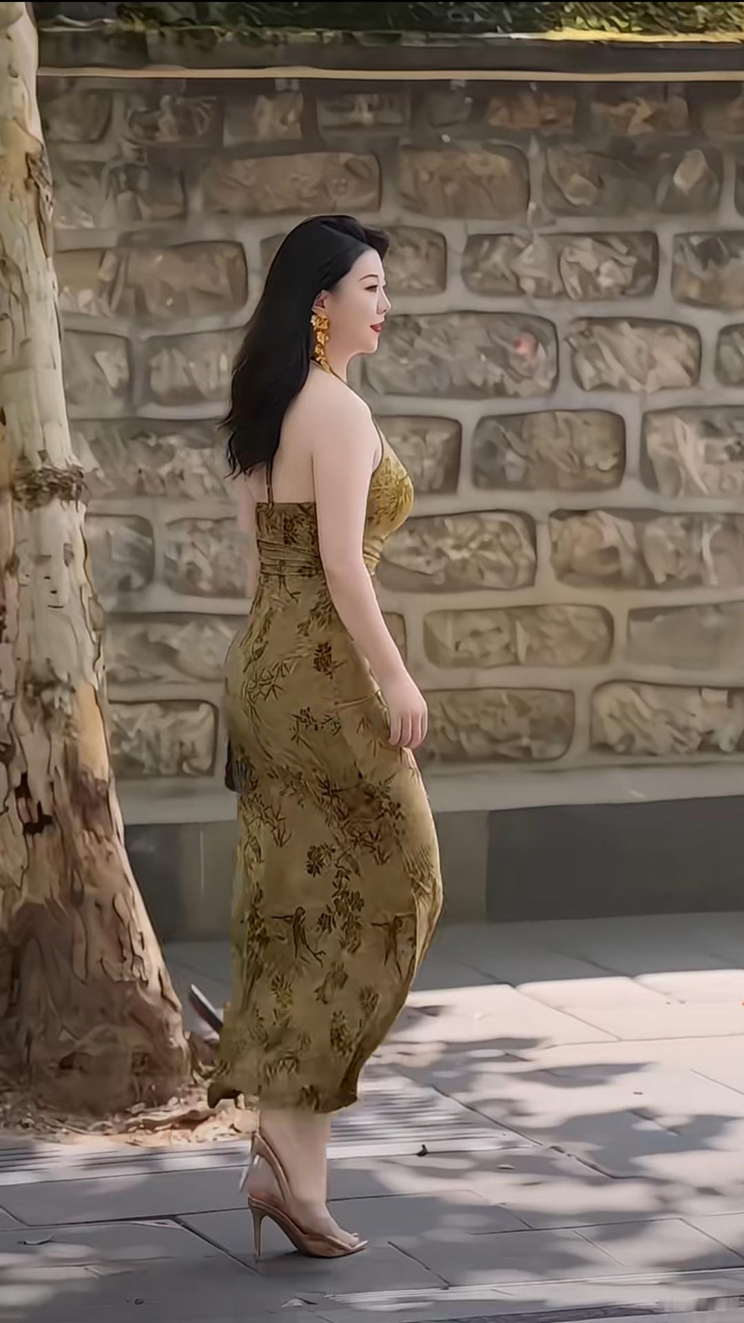 抄家式的婚姻，首先订婚要彩礼三十五十不等，第二，领证房产过户加名，第三，婚礼当天