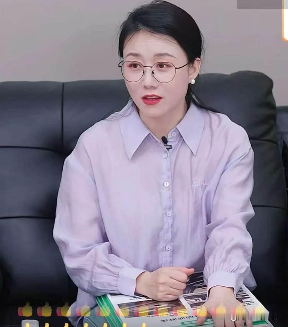 不得不说，与辉同行的潇潇，绝对是直播间最懂粉丝的“知心大姑姐”了，她不搞套路、不