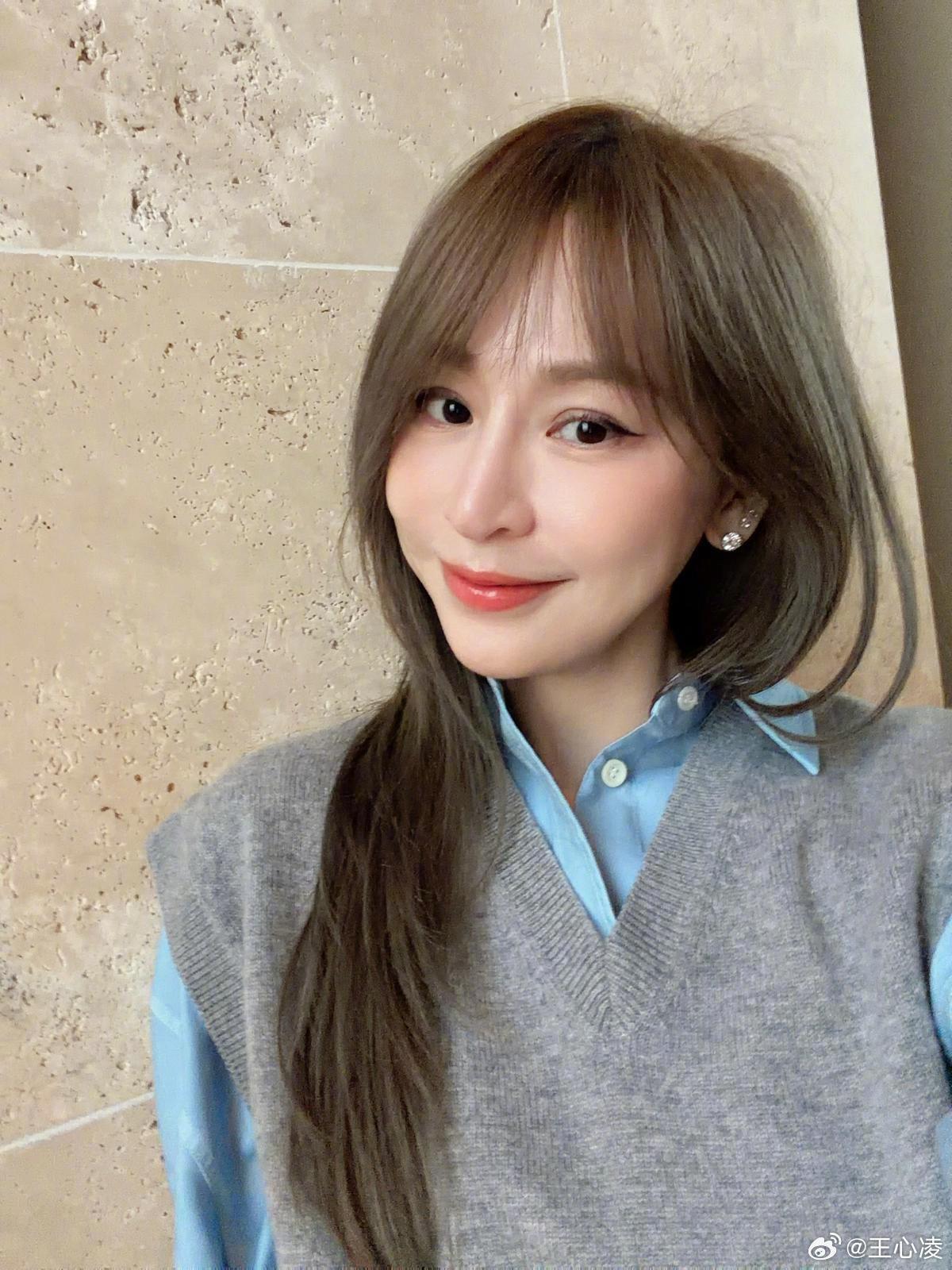 这两套衣服好像 学姐心凌！！王心凌