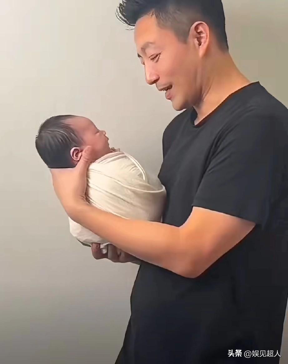 没了亲妈撑腰，男人真的连腰都直不起来，这句话放汪小菲身上太准了。
 
以前不管是