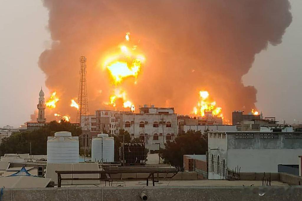 以色列正式与宣战胡塞武装，空袭也门荷台达。

7月20日，以色列空袭也门港口城市