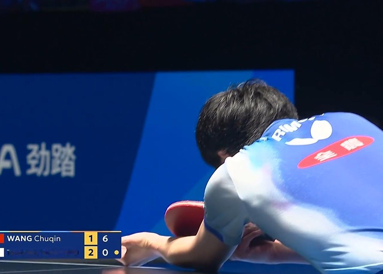 刘国正是个狠人，哈哈，
打赢张本智和还不算完，
还想把张本智和打退台。

前三局