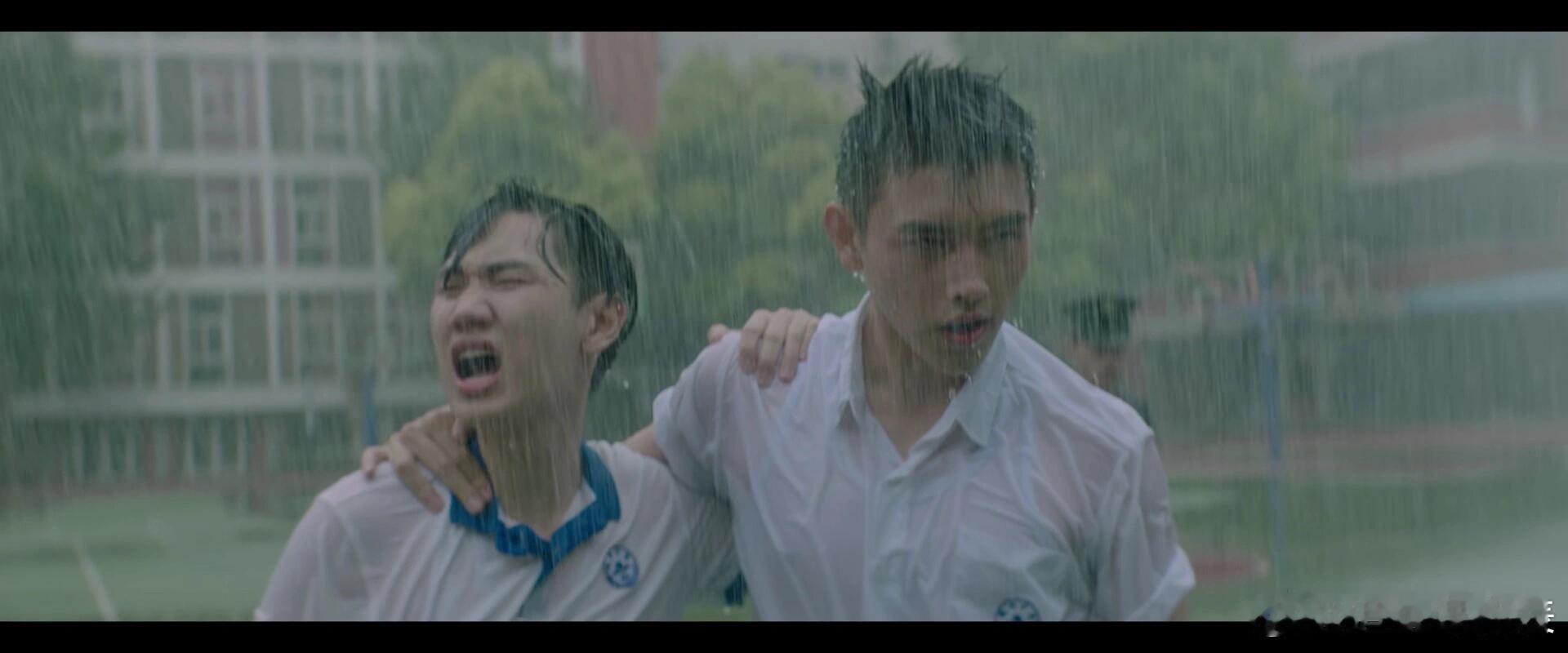 #一场大雨让汪苏泷息影# 没想到汪苏泷还演过电影啊！脑海自动浮现“就让这场大雨落