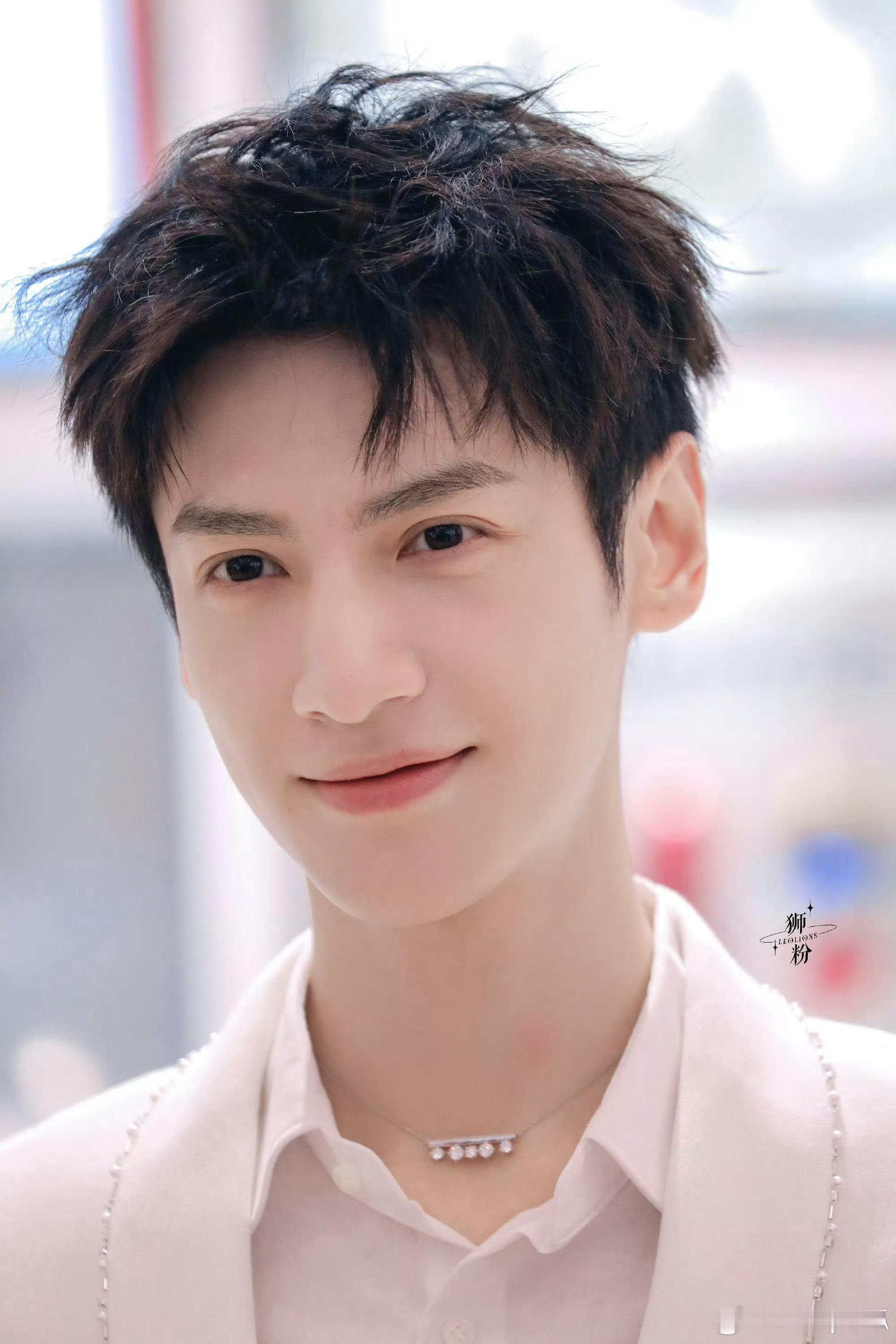 罗云熙线下活动照，尽显青春活力[老师爱你] 