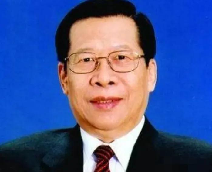 1993年，中央电视台台长杨伟光未经允许下，擅自做了个重大决定，在《新闻联播》播
