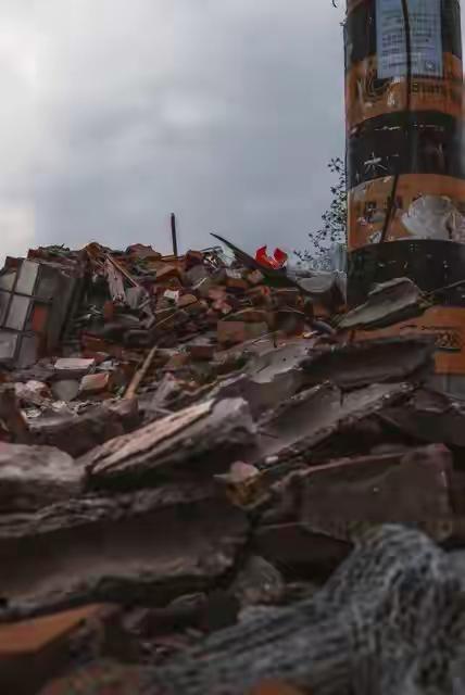 四川宜宾长宁发生4.7级地震，大量外地手机却弹出7.7级地震预警提示，不少民众受