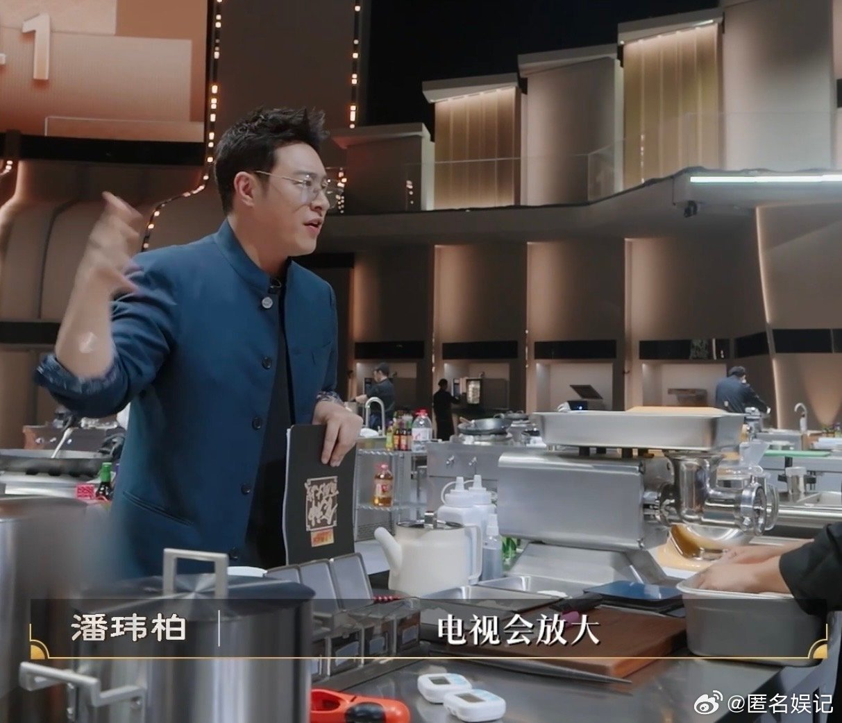 潘玮柏不需要AI瘦版的自己了百厨大战百厨大战这段互动特别有趣，夸奖还能加分晋级。