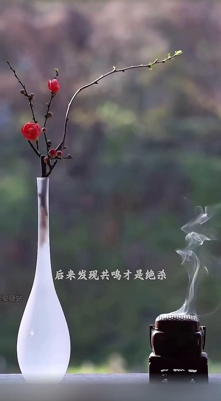 沉默。
以前觉得沟通很重要，后来发现共鸣才是绝杀。也渐渐明白人和人的争辩是没有意