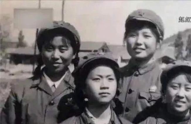 1970年云南地震，一名老兵冒着余震徒手扒开废墟，救出14名被困女兵。45年后，