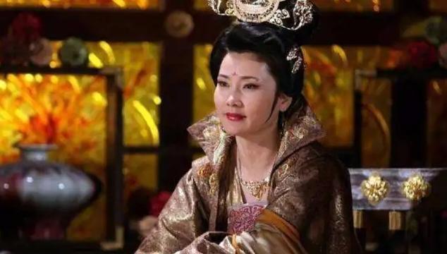 1097年，78岁的宰相苏颂，找了2个丫鬟给他暖脚。半夜，有个丫鬟竟然尿床上了。