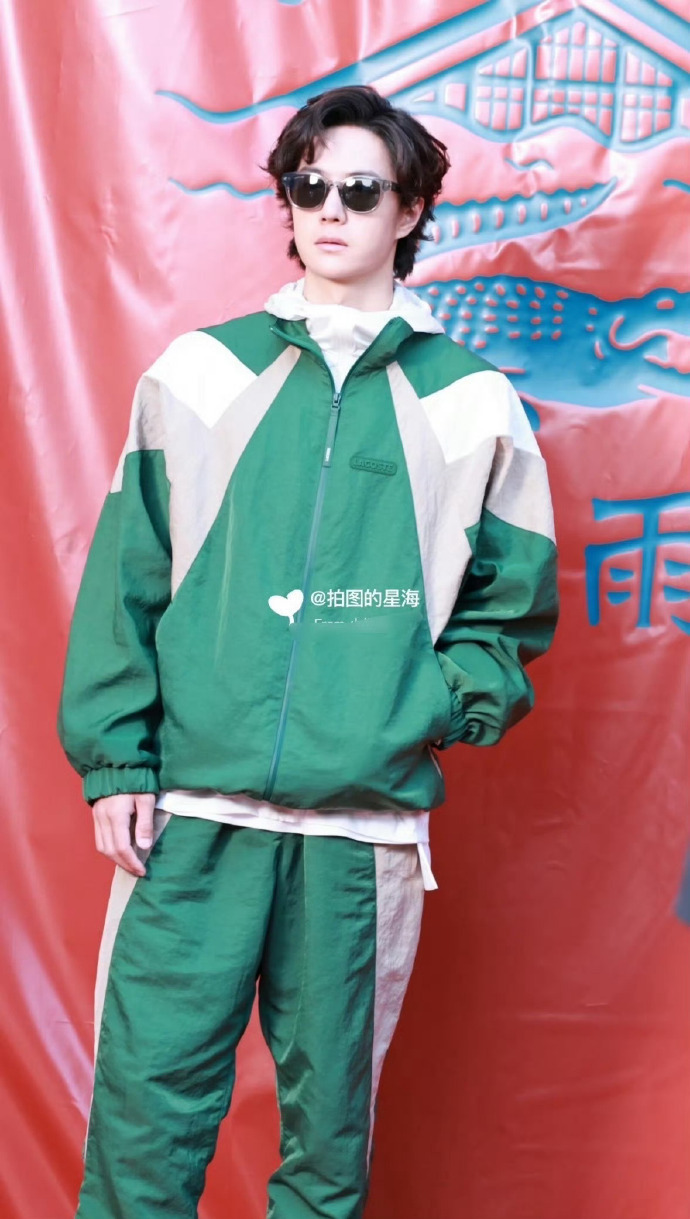 王一博[超话] 欧莫 这是什么好东西 ​​​