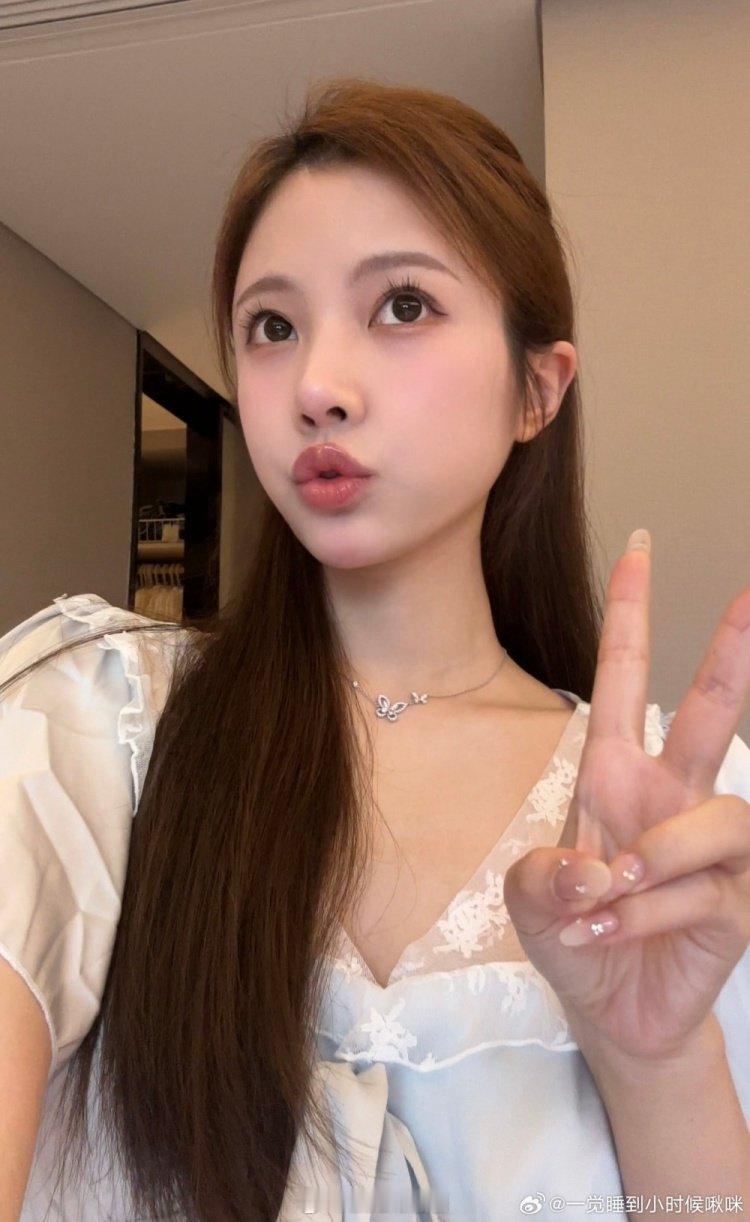 Letme妻子晒照：偷偷冒个泡~#英雄联盟# #英雄联盟S14# #寻找有趣的追
