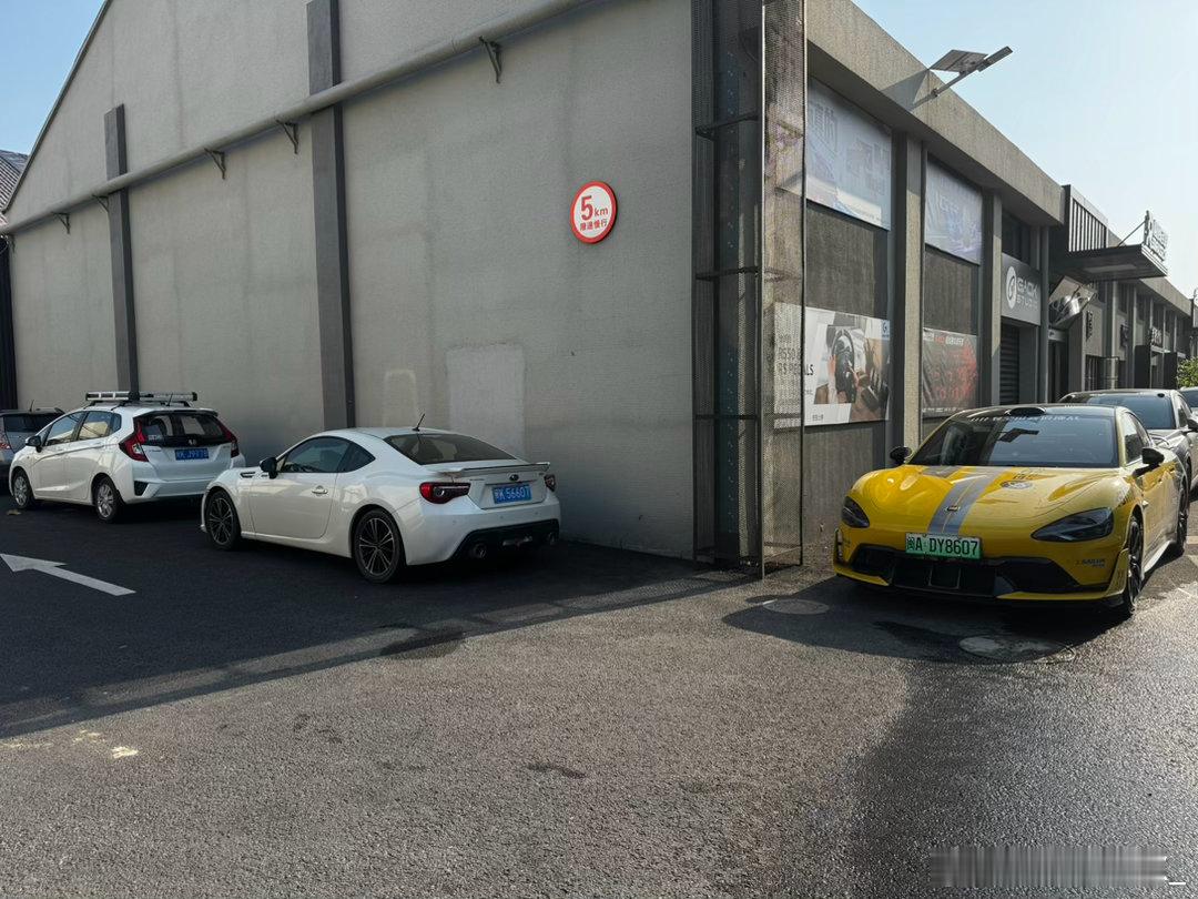 天天开电车，没辅助驾驶不方便，上次去加油站已经是去年9月份了钥匙都忘了放哪里 