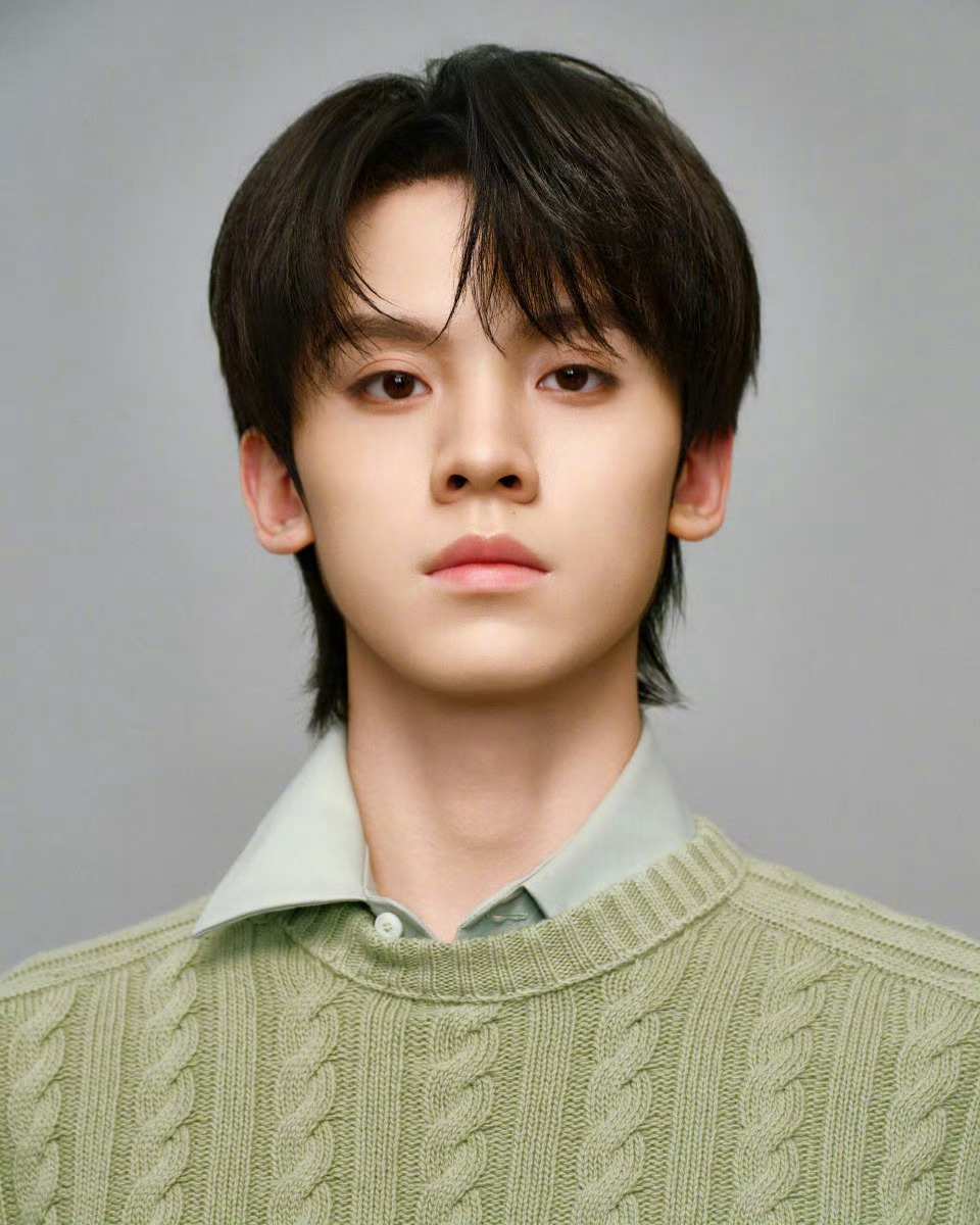 登陆少年米兰看秀出发图和公式照！Prada出发图登陆少年米兰看秀公式照