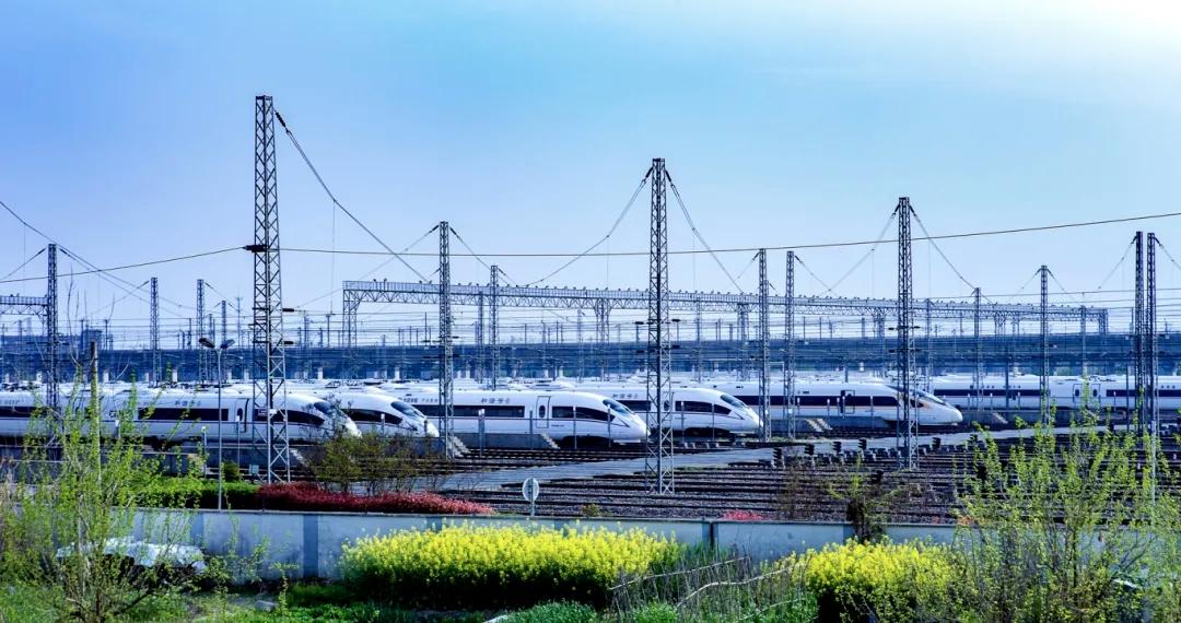 今起，昆明新添的昆阳火车站正式开通运行啦！2月20日(今天)昆阳站正式开通运行，