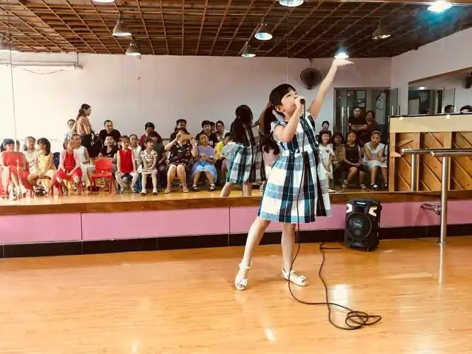 台“青鸟”唯恐天下不乱，连小孩都不放过！

这是岛内对“青鸟”的痛批。起因是，岛