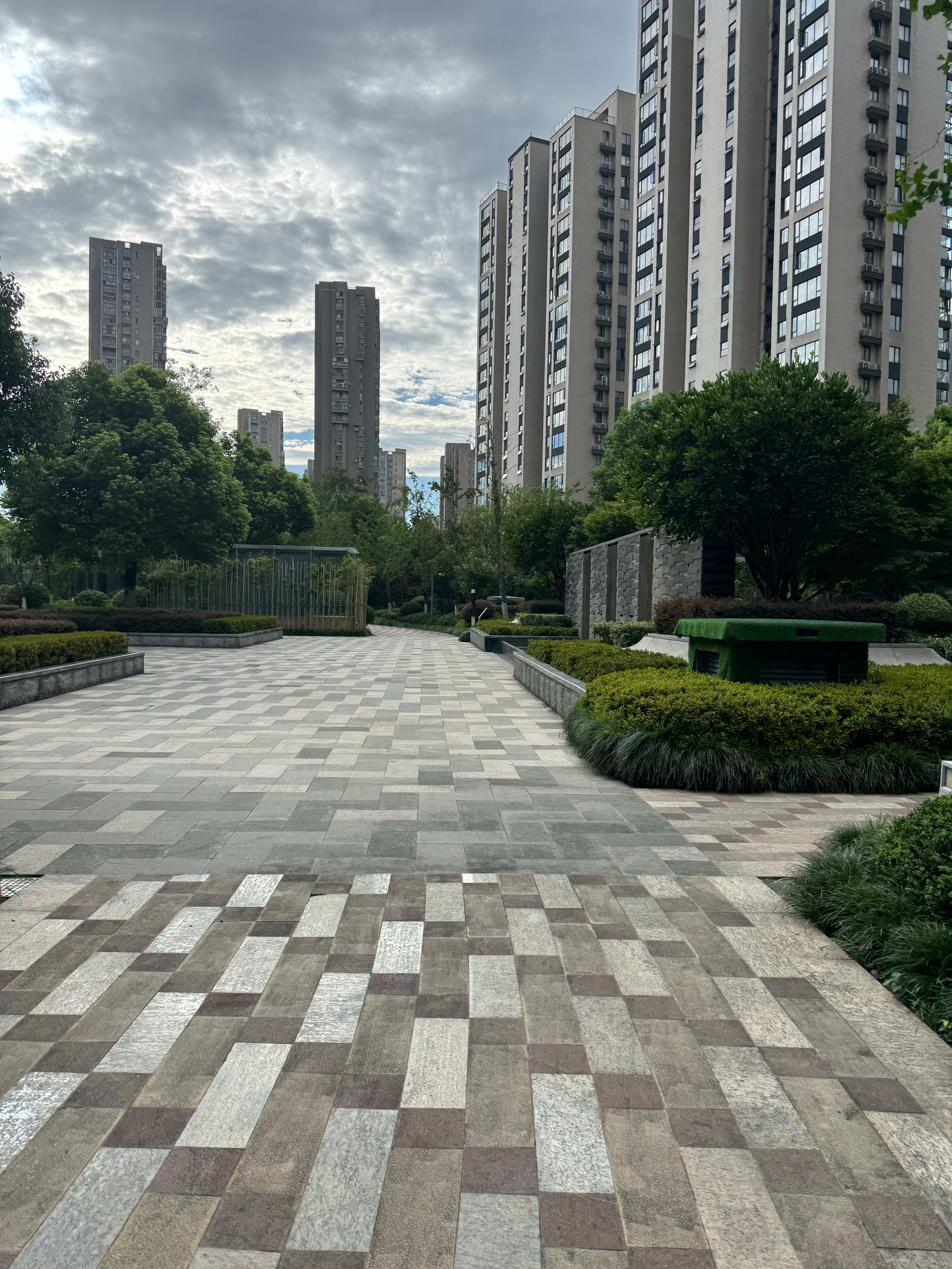 医生教你一个方法保养膝盖早上起来跑步，这方法有用！ ​​​