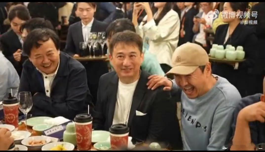 #沈腾像极了回村吃席的我#沈腾一出场，这不就是回村吃席的我嘛！ 沈腾那接地气的模