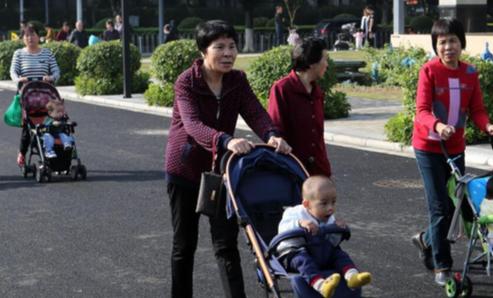 老人养孙八年发现无血缘，一纸鉴定诉至法院却全盘败诉，八年给别人养娃，到最后竟维权