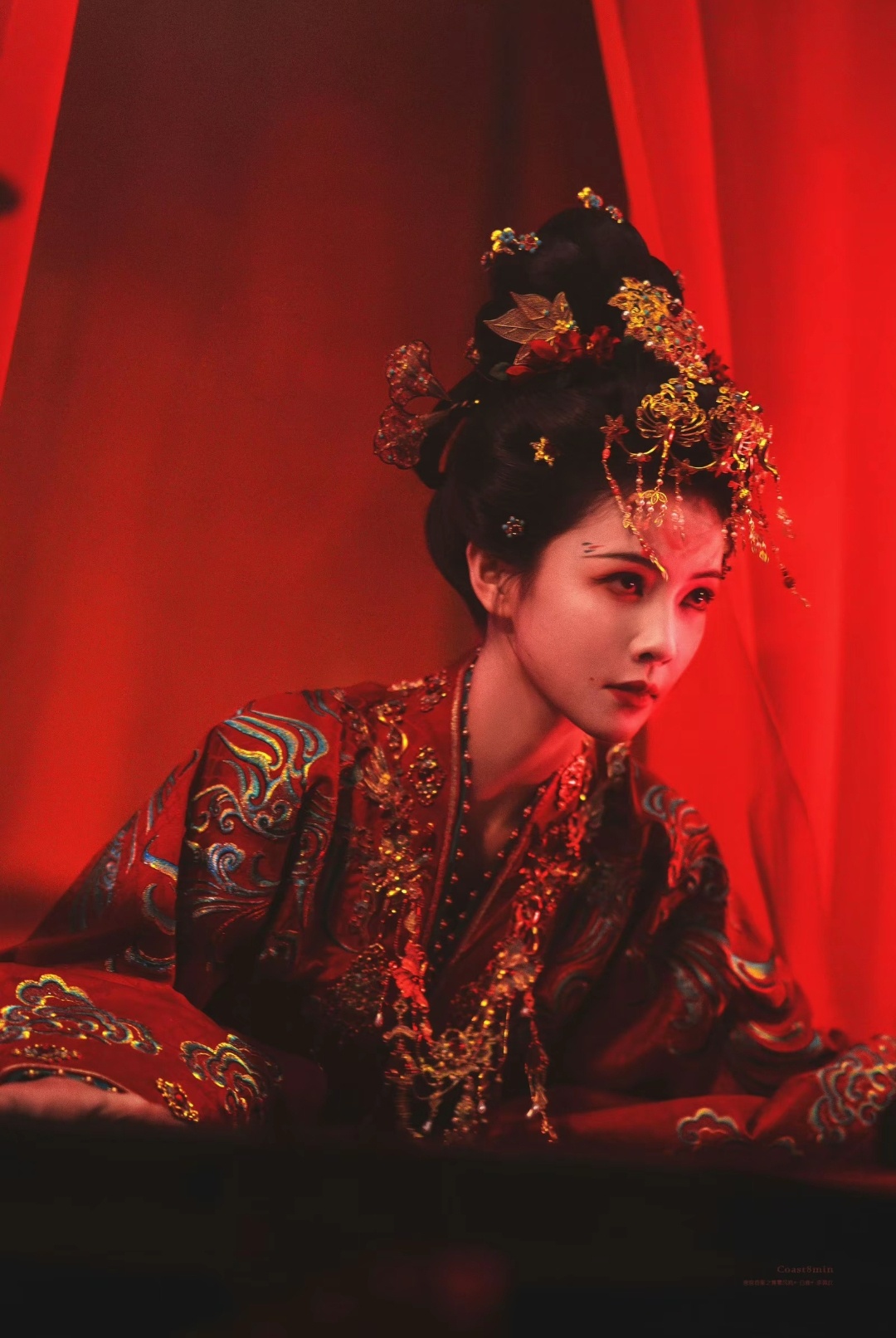 钉我四颗镇魂钉，我还你手脚四肢筋骨断，欠我的一分别想赖，伤我的一人别想逃。无中生