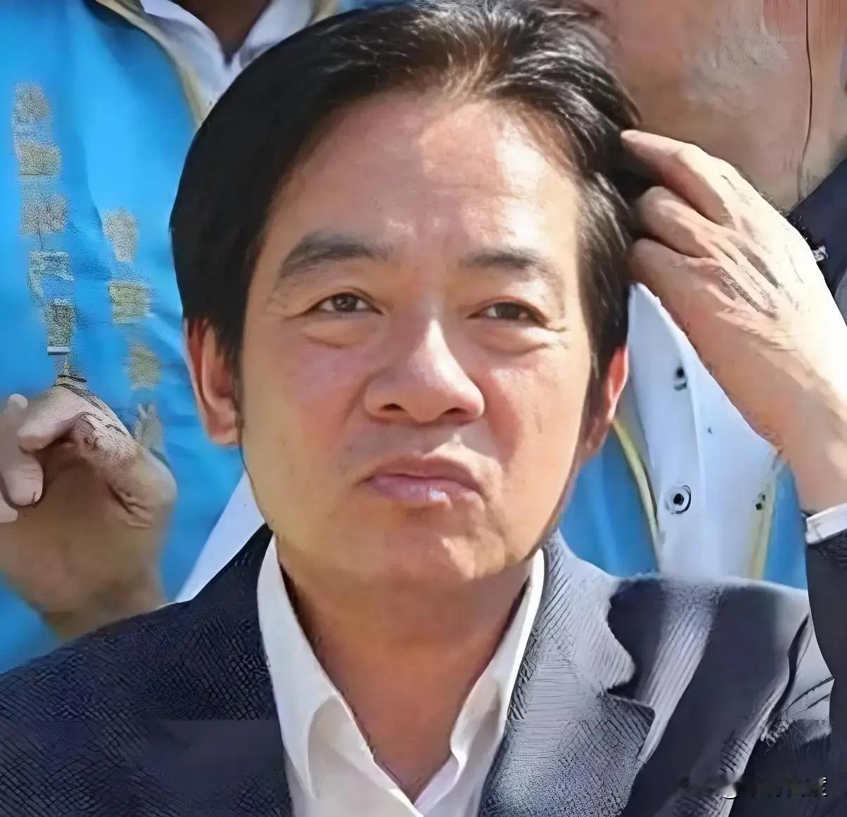 如今老赖，大陆给他抬筐他不上，却非常上美国的粪箕子。是典型的敬酒不吃，非要吃罚酒