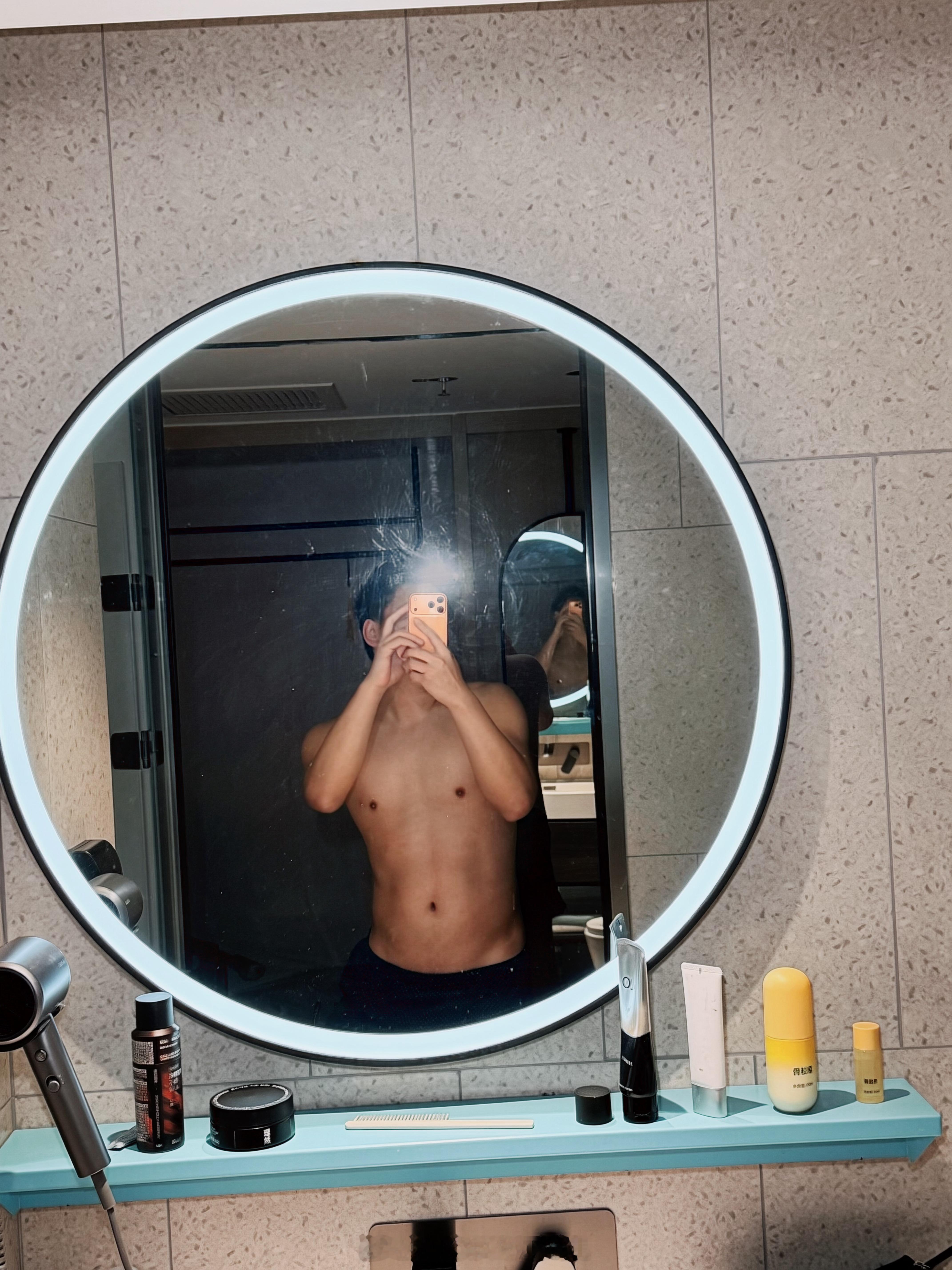 昨天做梦梦到面基去了🚾… ​​​