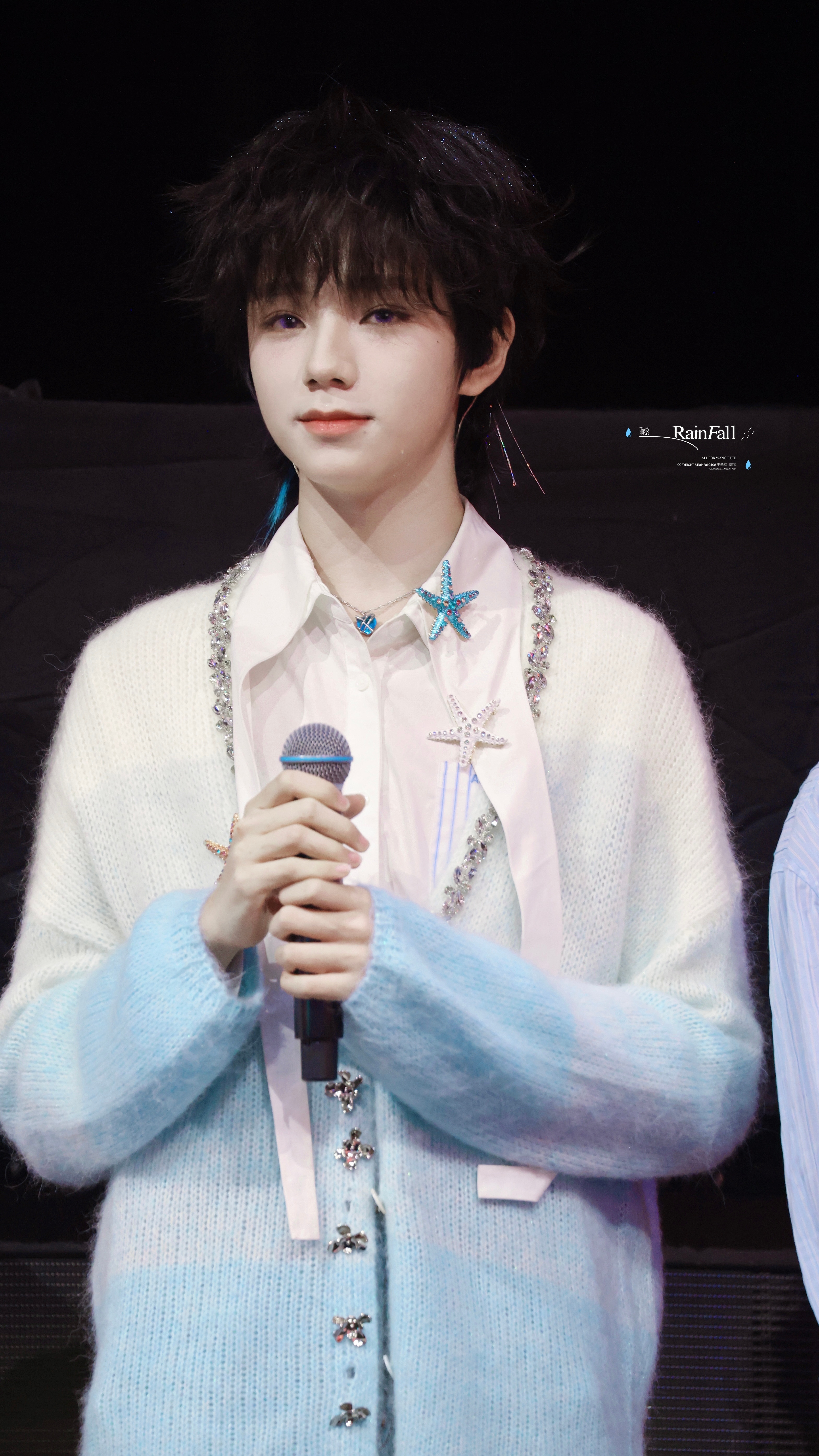 【王橹杰】王橹杰金鱼少年 王橹杰荣耀之战舞台饭拍📸📸王橹杰碧色挑染