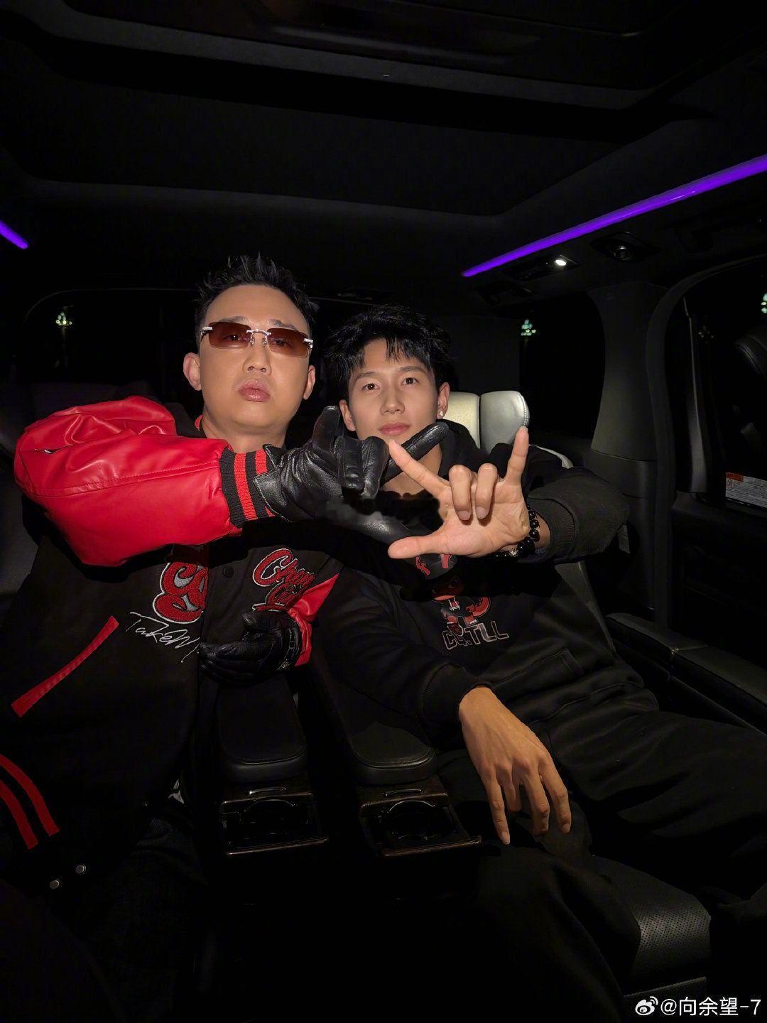 向余望与GAI和布瑞吉梦幻联动    别说，青春帅气，如果新赛季成绩也好，可以比