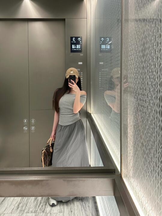简单上课穿搭