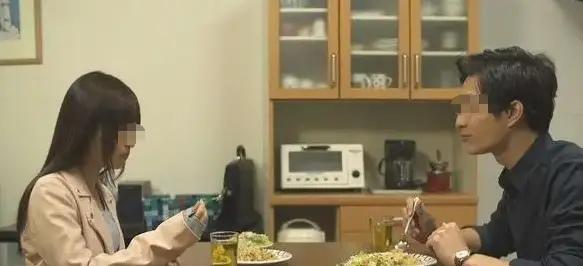 贵州，女子和男网友才认识1个月，俩人奔现后，男网友邀她去家里，还发生了夫妻之事，