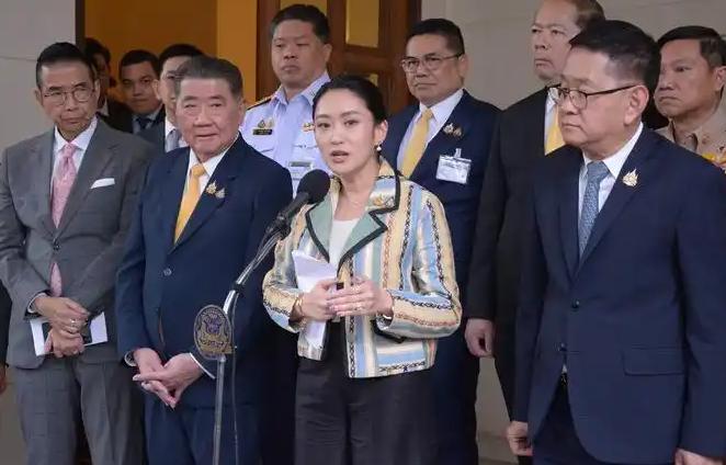 9月19日，泰国军方宣布继续关闭与柬埔寨的所有边境口岸，并修建防护屏障，加强巡逻