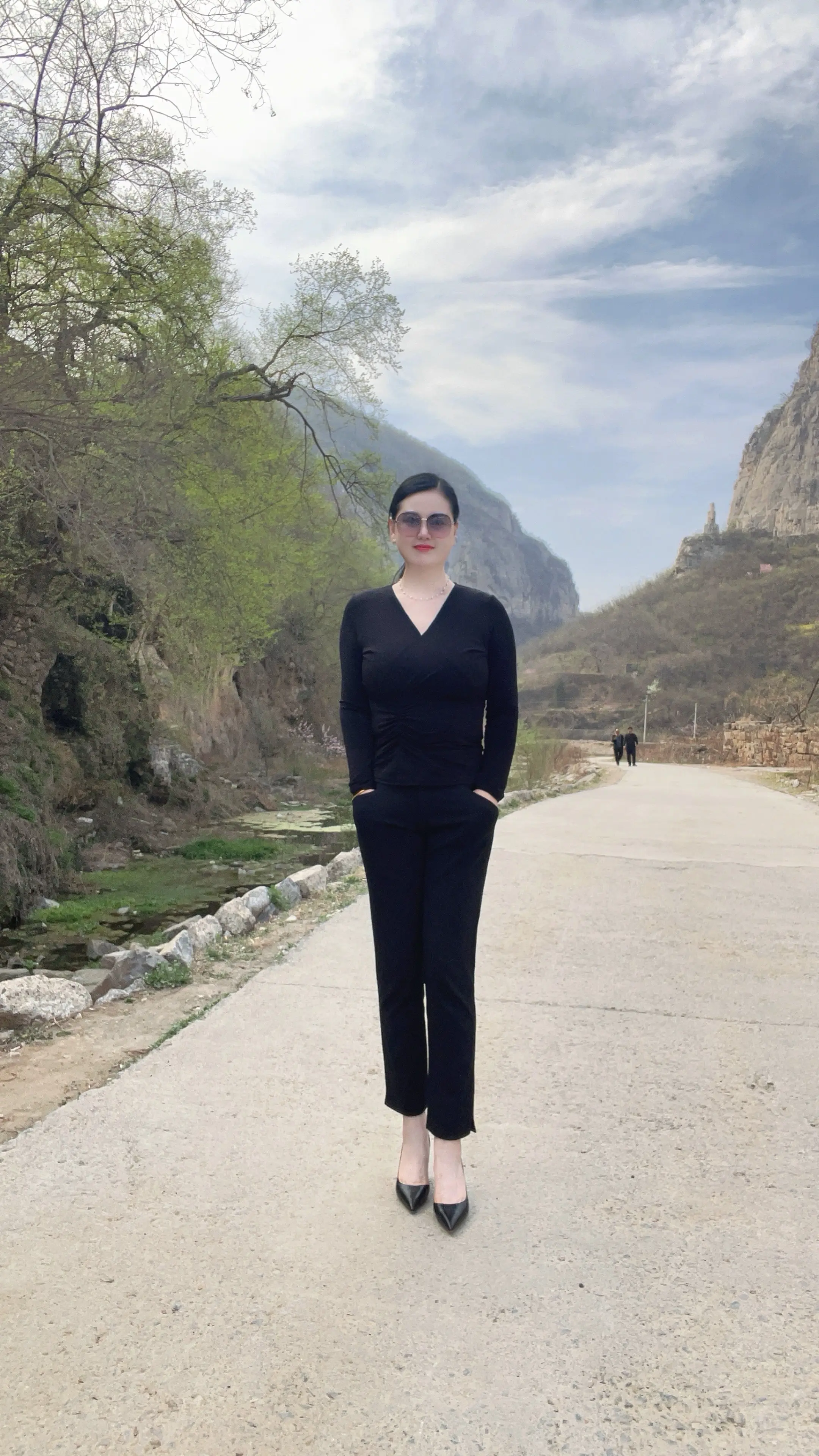 那些掏心掏肺的时刻，最后都变成了刺，扎在最软的地方，真心被碾碎的那一刻...