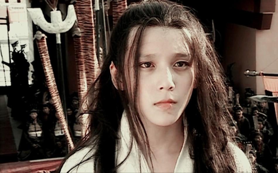 演员到底有多吃天赋？
在电视剧《秦始皇》中，翁斐然饰演的少年嬴政，表演真实而恰到