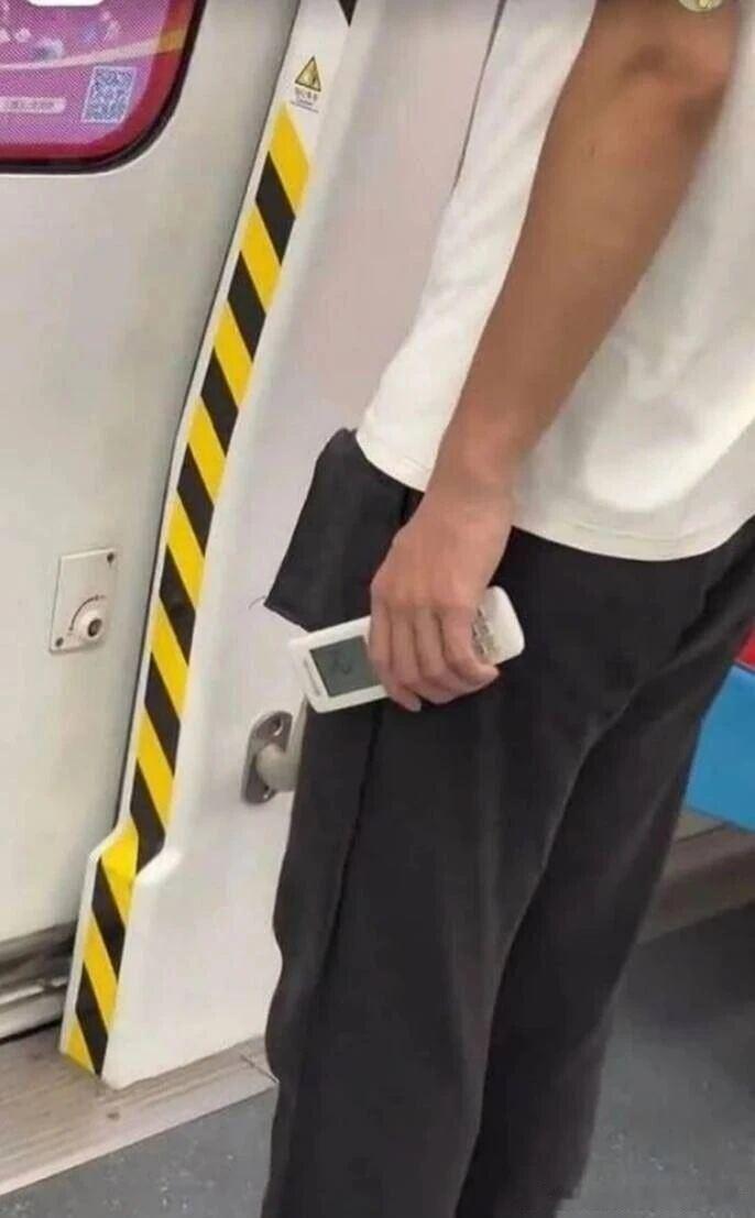 6295看的出来大叔起太早 到现在还是有点懵逼