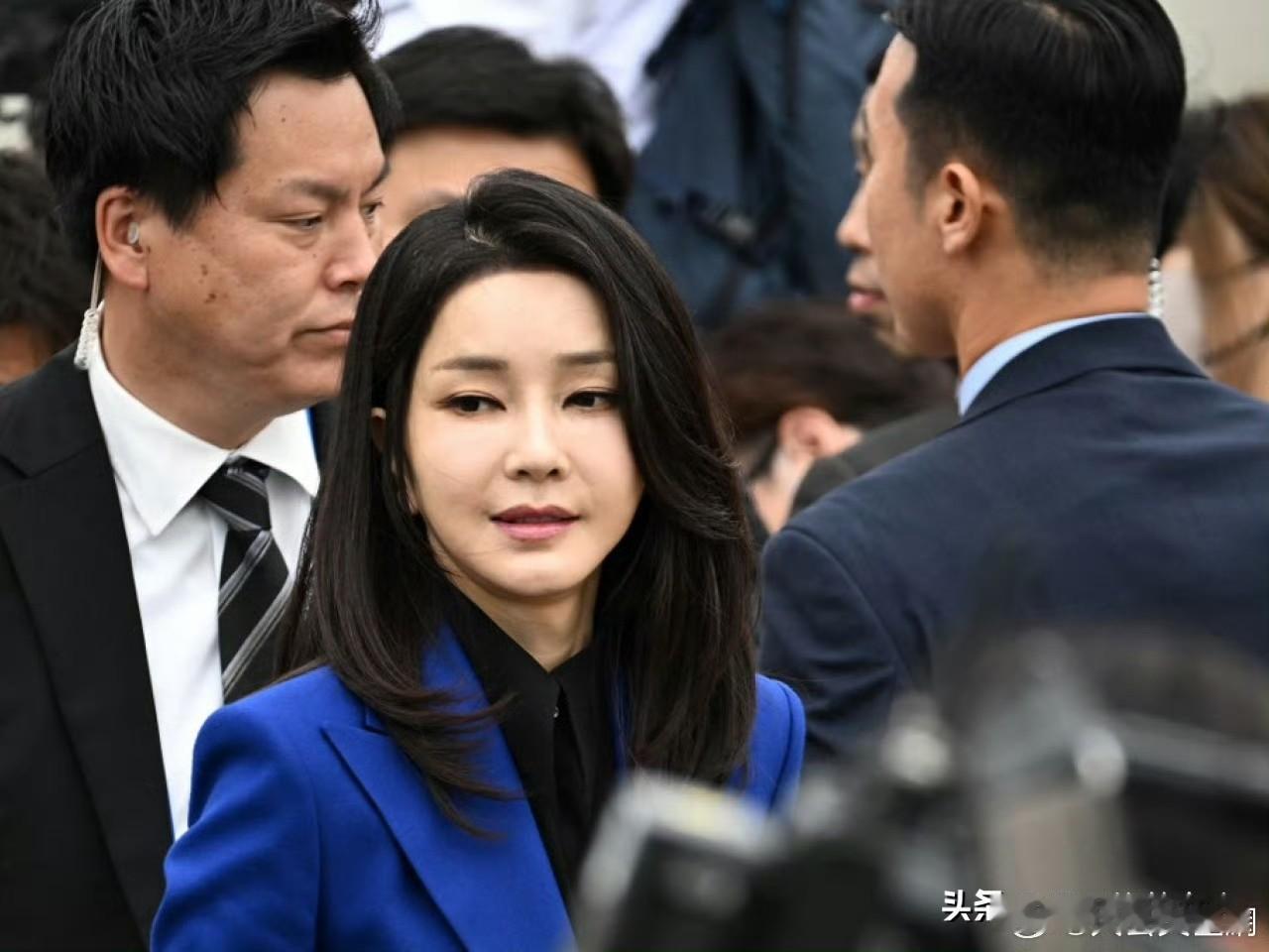 才4年啊，四年的话，我看金建希就认了吧。从关进去到现在，一年也过去了吧，满打满算