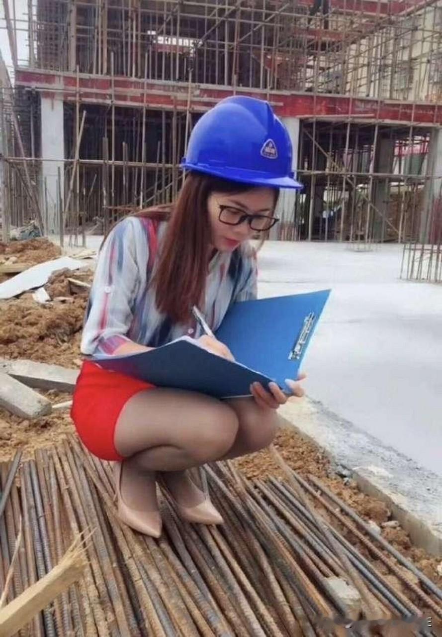 从未下过工地的我，第一次去工地，让我脸红不已。
我是一名资深材料员，之所以是资深