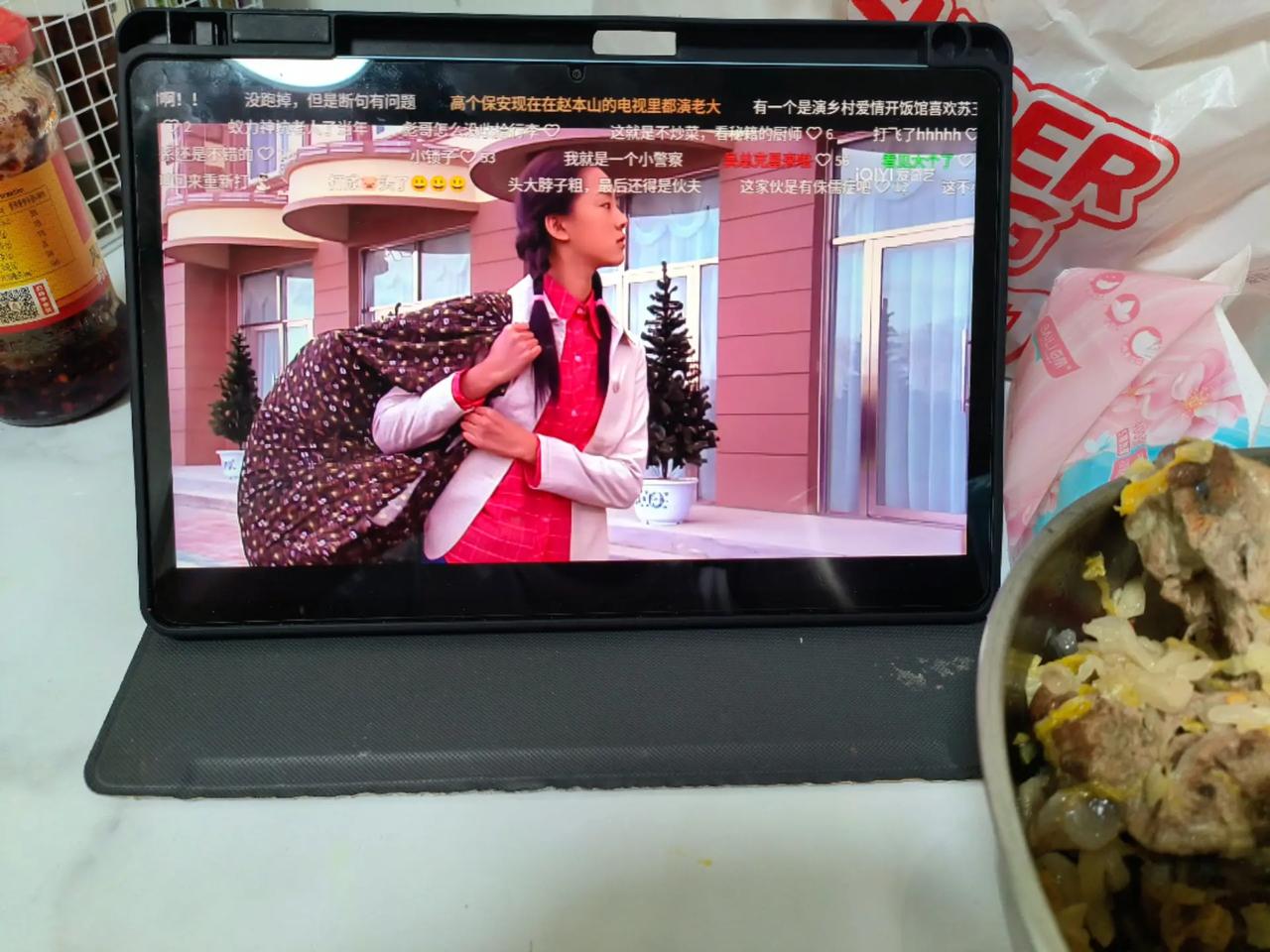 为啥马小翠就知道直接去维多利亚就能找到范德彪，马大帅咋就知道自己小舅子在饭店炒菜