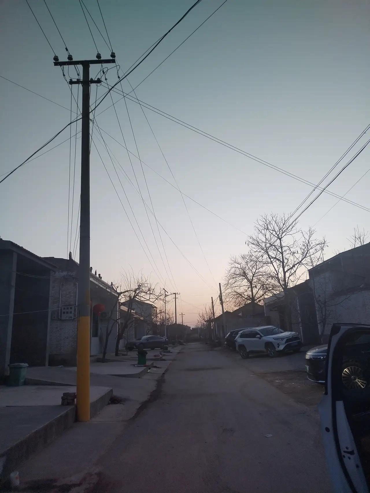 你如何看待农村人口减少现象农村人口减少是城镇化与产业转型的必然结果，既带来土地集