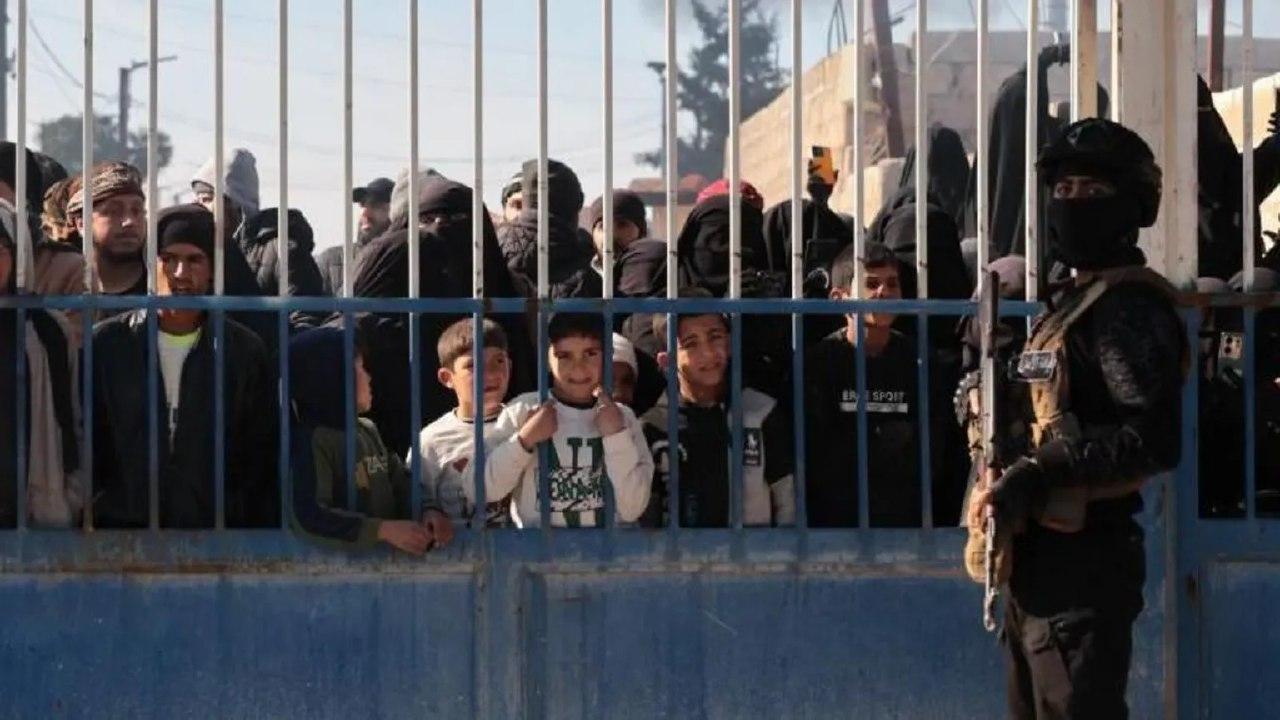 随着叙利亚新政府逐步控制此前由库尔德武装控制的地区，美国正将多达7000名“伊斯