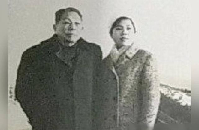 1974年，90岁的杨森迎娶了17岁的张灵凤。洞房之夜，就在杨森要行房事时，张灵