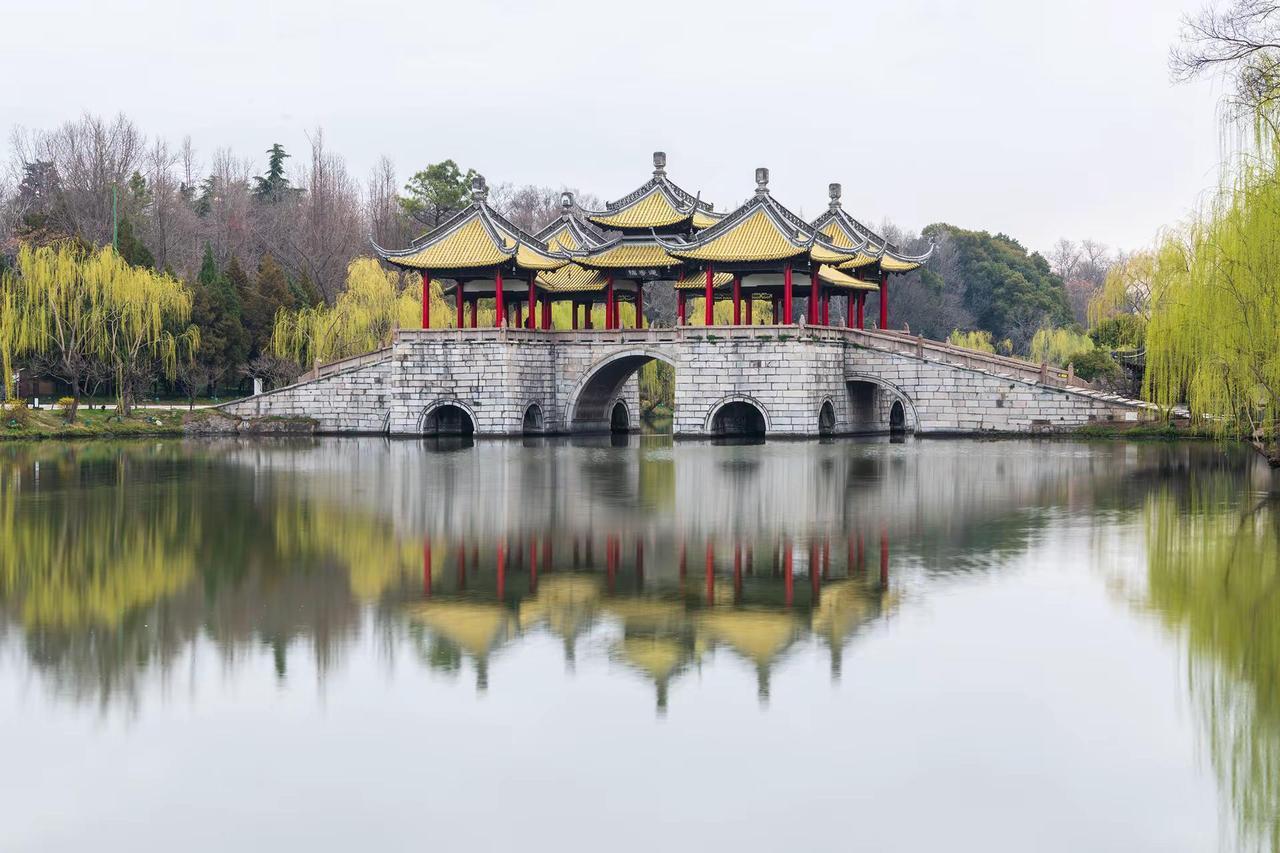 扬州瘦西湖。扬州瘦西湖旅游 诗画瘦西湖 烟花三月