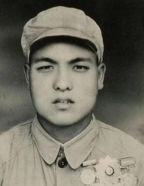 1953 年东京盟军总部，当记者问麦克阿瑟 