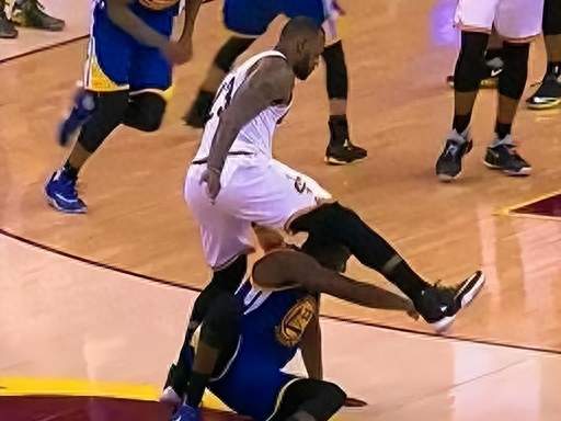 2016 年NBA总决赛为什么充满争议？