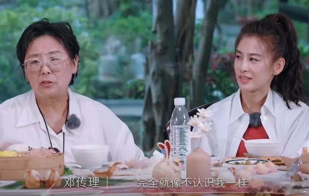 黄圣依的母亲曾跨越千里从南方来到北方，默默承担起照顾外孙的重任，这一坚持便是十年